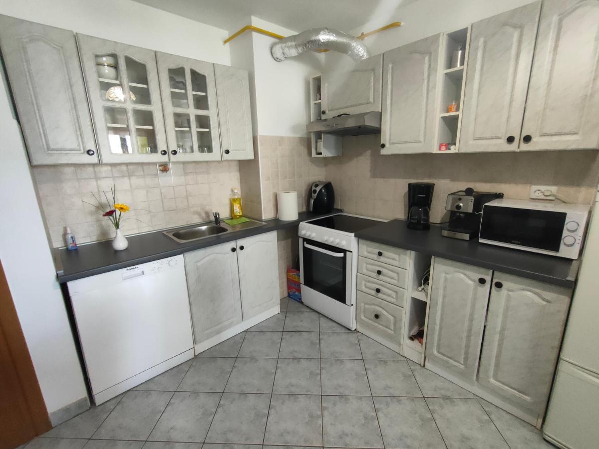 Apartman Bela Apartment Пула Екстериор снимка